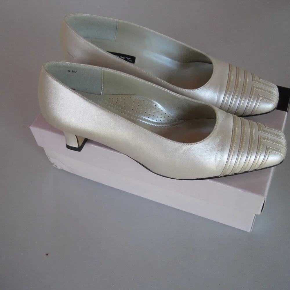 Vintage 1990s PROXY beige - fluor Sela taupe low heel pumps size 9 W